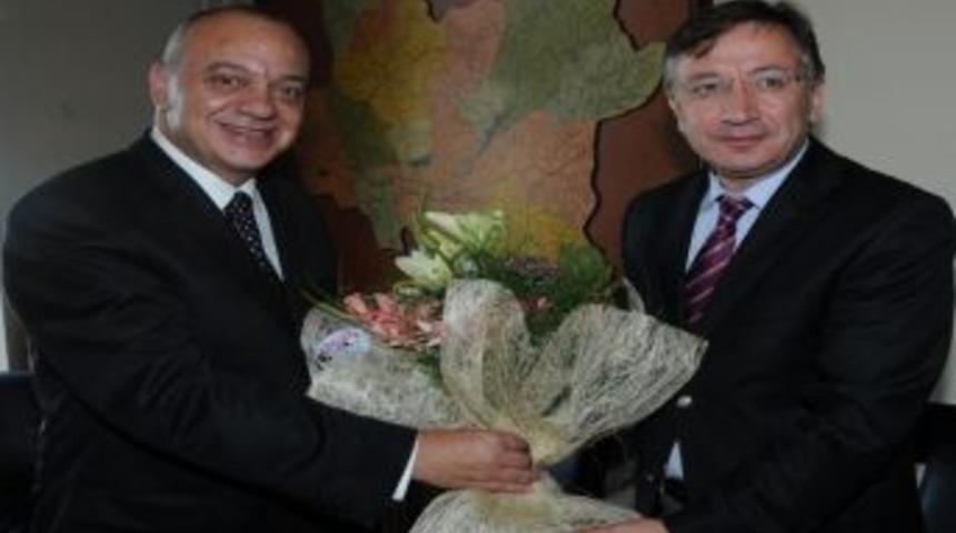 Başkan Erg&uuml;n Kamu Binaları İ&ccedil;in G&ouml;r&uuml;ş Alışverişi Yaptı