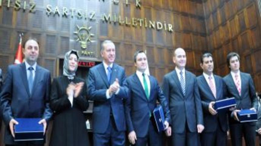 Başbakan Erdoğan&rsquo;dan Başarılı Danışmanlara Plaket