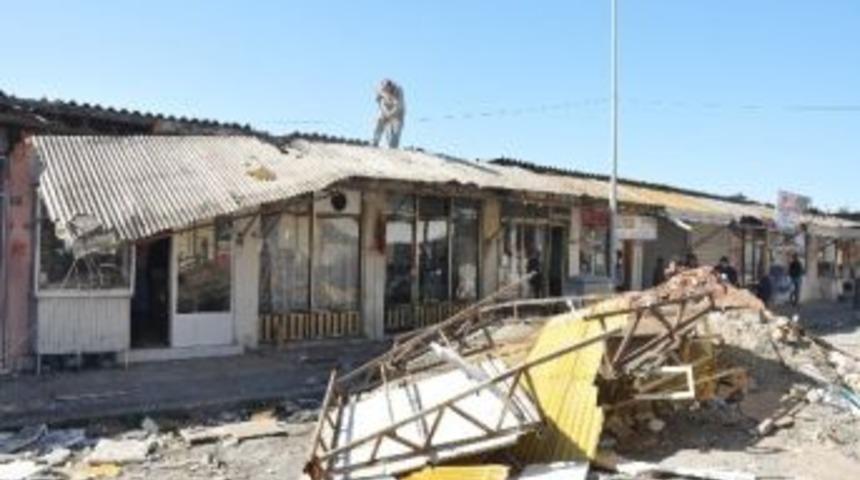 Alaplı Belediye D&uuml;kkanlarının Yıkımına Başlandı