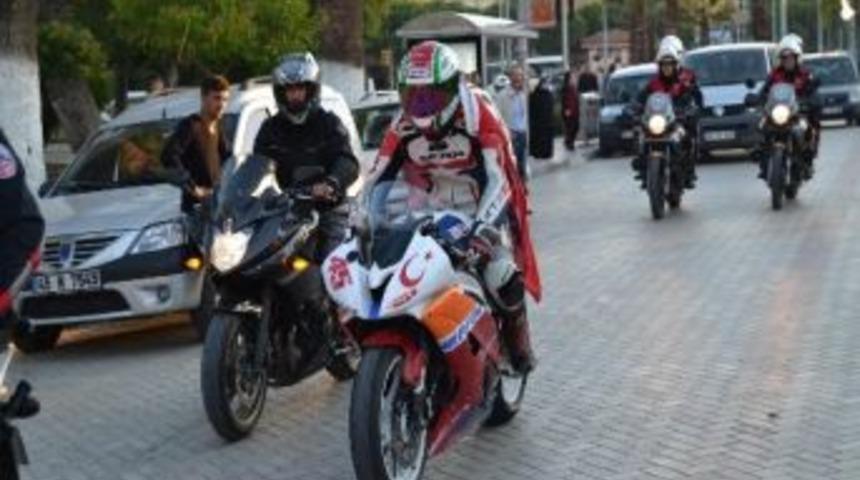 Şampiyon S&uuml;r&uuml;c&uuml; Eryılmaz, Turgutlu&rsquo;da