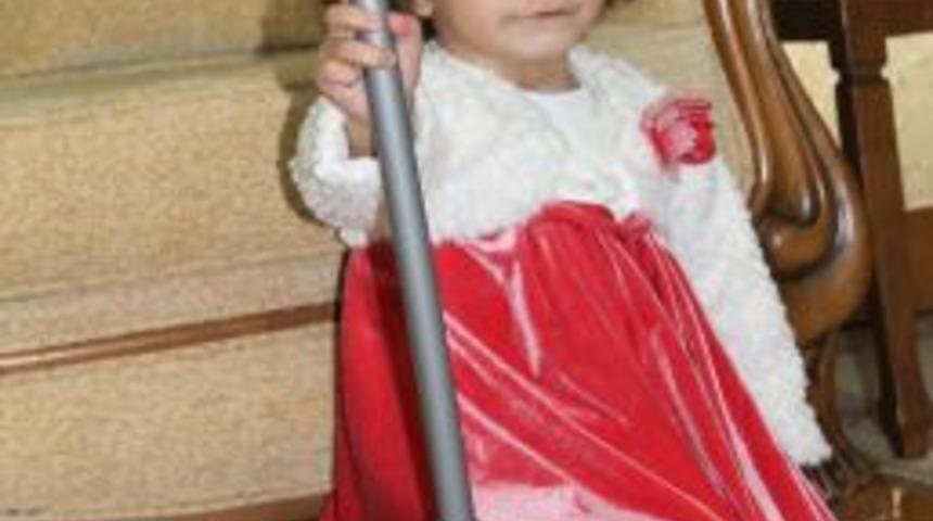 Azra Bebek Dansıyla Ilgi Odağı Oldu