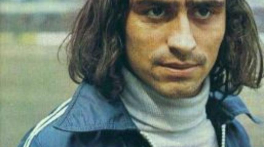 Hayatını Kaybeden Efsane Futbolcu Kadir &Ouml;zcan'ın Başarılarla Dolu Kariyeri