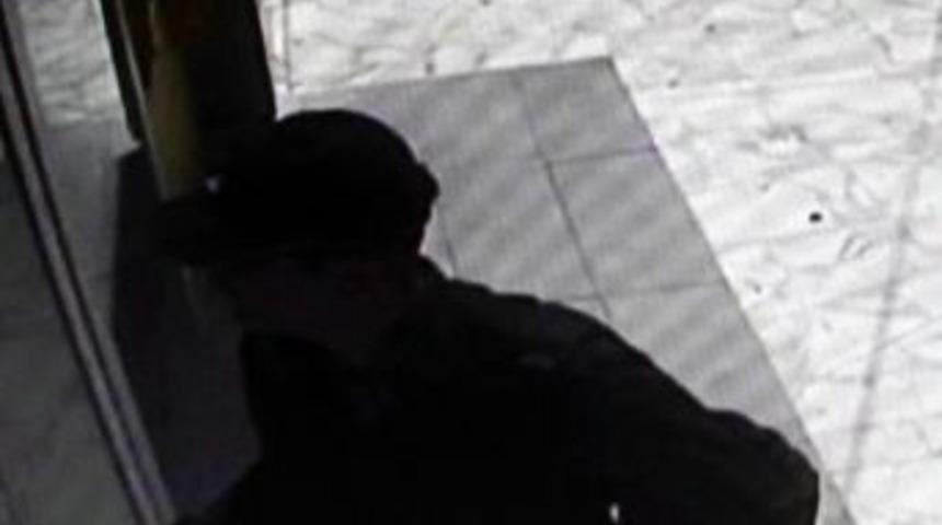 İzlediği Filmden Etkilenip Parmağına Yara Bandı Sararak Ptt&rsquo;yi Soydu