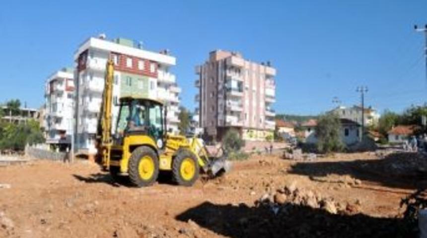 &Uuml;nsal Mahallesi&rsquo;nde Yeşil Alan &Ccedil;alışmaları Devam Ediyor