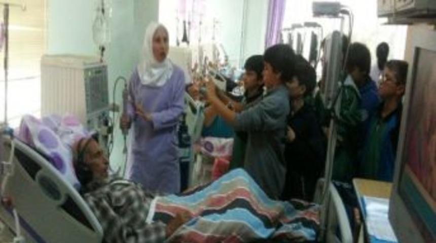 Fatih Koleji &Ouml;ğrencilerinden Diyaliz Hastalarına Ziyaret