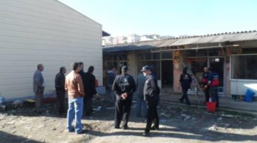 Belediye d&uuml;kkanları yıkımına başlandı