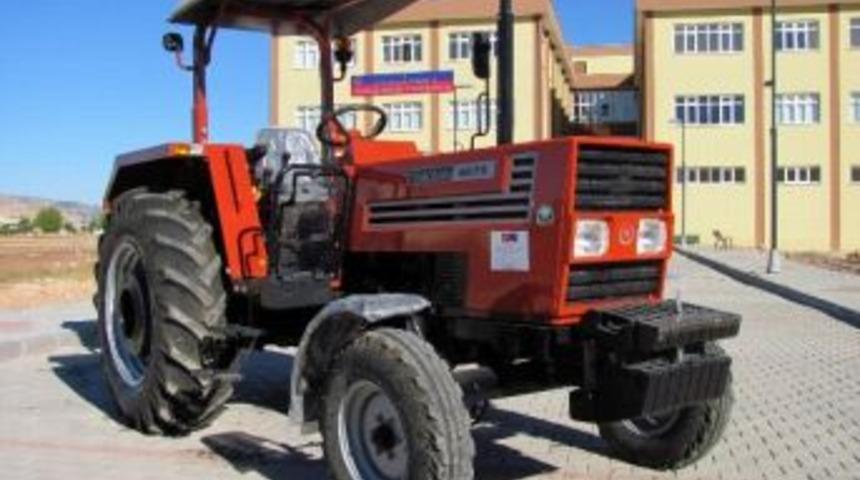 Ab&rsquo;den Araban Meslek Y&uuml;ksek Okuluna Trakt&ouml;r