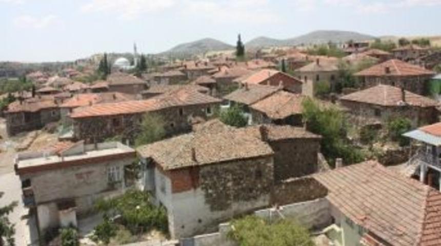 Emre K&ouml;y&uuml;'ndeki Tarihi Hamam Ve &Ccedil;eşme Restorasyonu Devam Ediyor