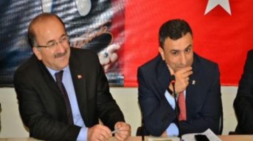Başkan G&uuml;mr&uuml;k&ccedil;&uuml;oğlu, Ak Parti Ortahisar İl&ccedil;e Y&ouml;netim Kurulu Toplantısında Konuştu