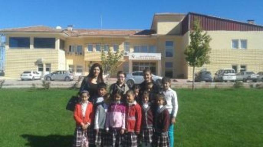 Öğrencilerden Kimsesiz Çocuklara Ziyaret