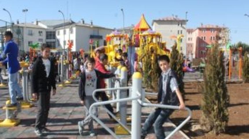 Yunus Emre Mahallesi, Başkan Bulutları, Yunus Emre Gibi Kucakladı