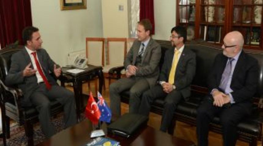 Avustralyalı Başkonsolostan İpekb&ouml;ceği'ne &Ouml;vg&uuml;