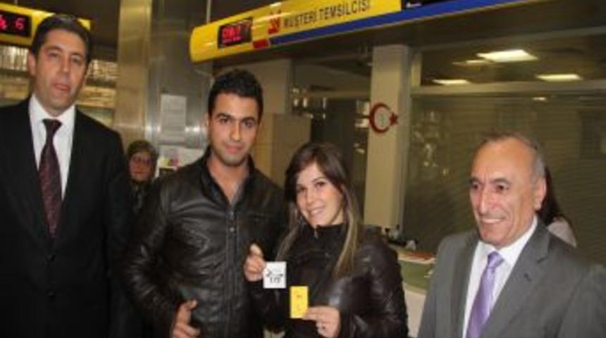 PTT, 173'&uuml;nc&uuml; M&uuml;şterisine &Ouml;nce Altın, Sonra &Ccedil;ay Ikram Etti