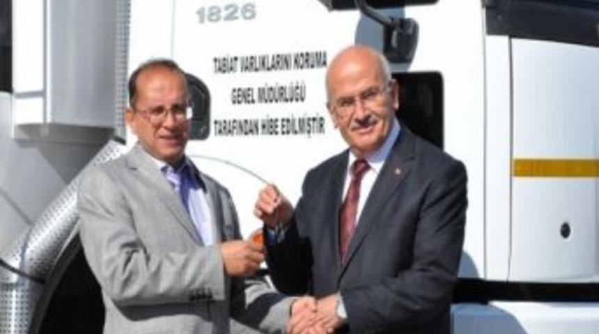 &Ccedil;evre Ve Şehircilik Bakanlığı&rsquo;ndan &Uuml;rg&uuml;p Belediyesi'ne &Ccedil;&ouml;p Kamyonu