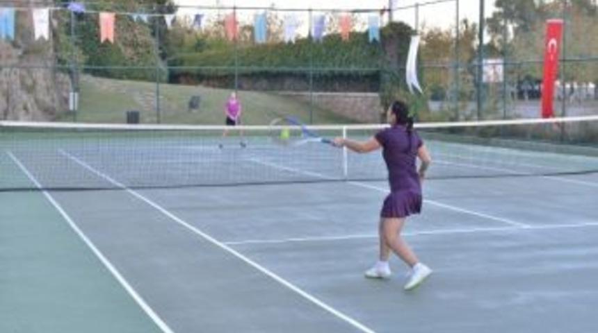 Cumhuriyet Kupası Tenis Turnuvası Konyaaltı&rsquo;nda Başladı