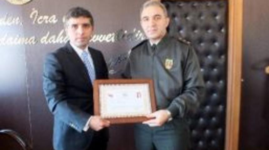 Kaymakam Turan, Kurum Amirlerini &Ouml;d&uuml;llendirdi