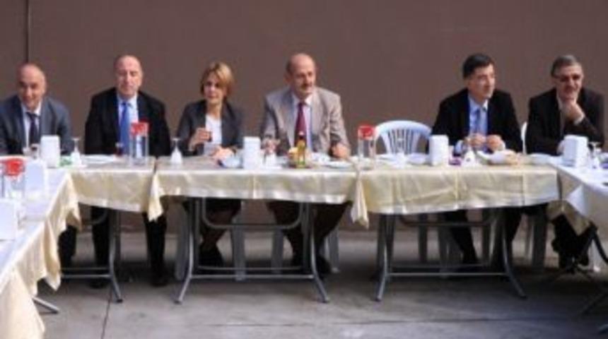 Rize Belediyesi Sokak K&ouml;peklerini Korumaya Ve Bakıma Alıyor