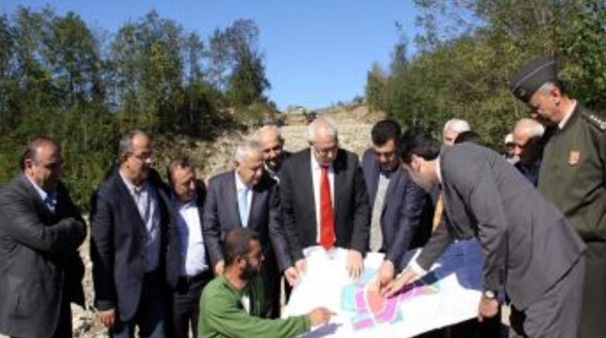 Rize Valisi &Ccedil;akır, OSB'deki &Ccedil;alışmaları Inceledi