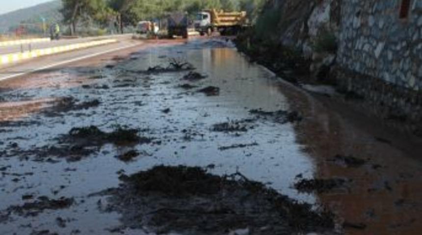 İ&ccedil;me suyu boru hattı patladı, il&ccedil;e susuz kaldı