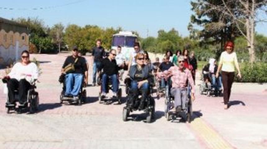 Engelsiz Plaj&rsquo;a B&uuml;y&uuml;k &Ouml;vg&uuml;