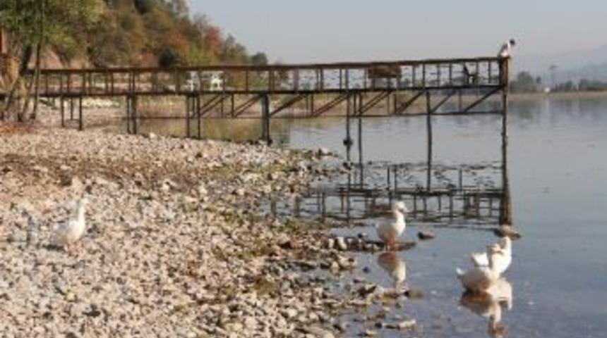 Sapanca G&ouml;l&uuml;&rsquo;nde Su &Ccedil;ekilmesi Devam Ediyor