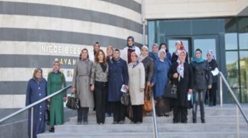 Kadın Kolları Bayanlar Yaşam Ve Spor Merkezini Gezdi