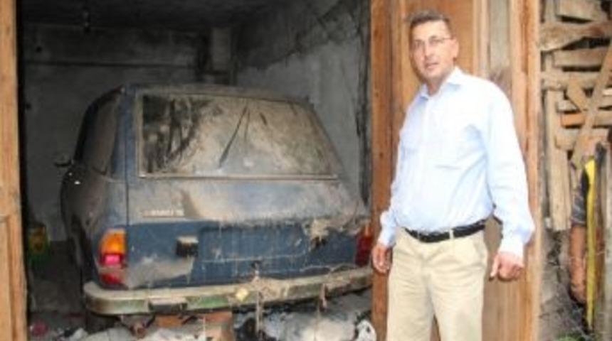 34 yıl sonra garajdan &ccedil;ıkan ara&ccedil; başına dert oldu