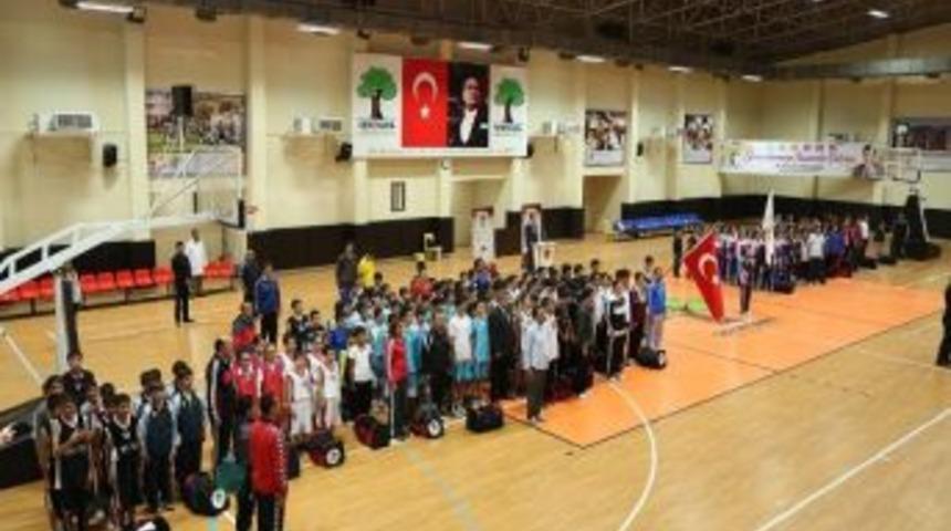 Şehitkamil Basketbol Cumhuriyet Kupası M&uuml;thiş Bir Finalle Son Buldu