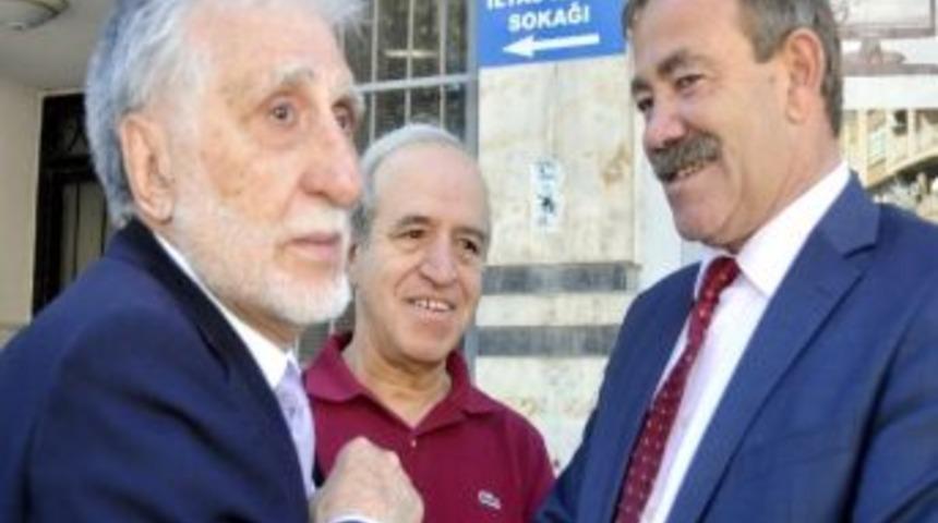 Gurbetteki Şair Adının Verildiği Sokağı Gezdi