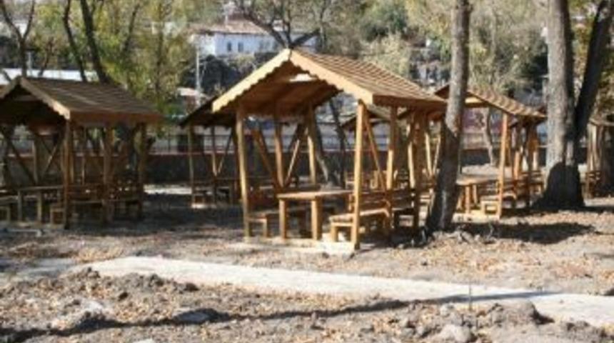 Kentsel Tasarım Projesi Kapsamında Millet Bah&ccedil;esi Balicilerden Kurtarıldı