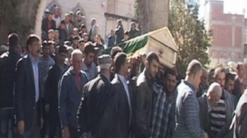 Havalimanında Silahlı Saldırıda Ölen Şahıs Toprağa Verildi