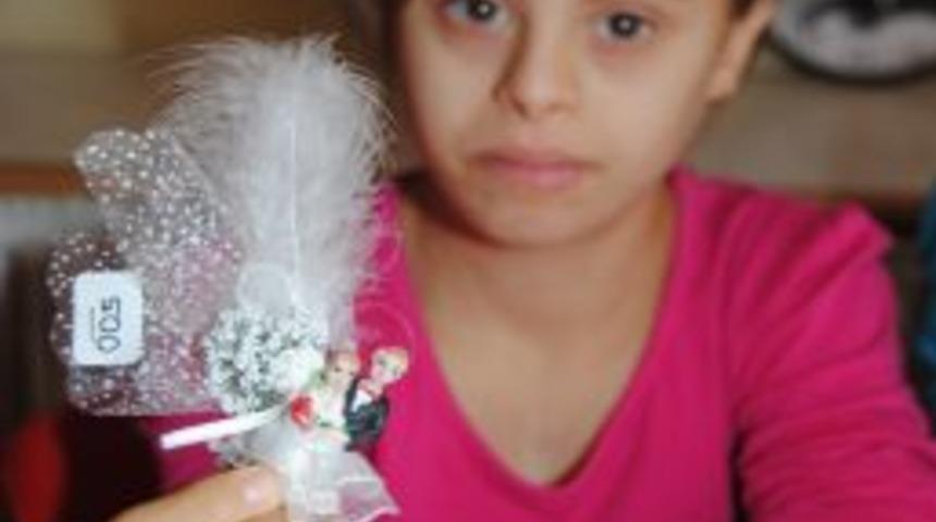 Engelli &Ouml;ğrenciler Yaptıkları Hediyelik Şekerleri Internet &Uuml;zerinden Satıyor