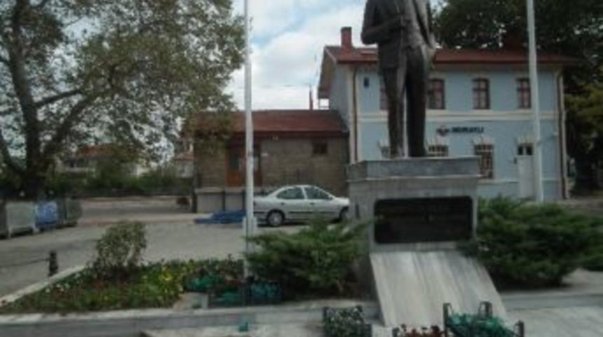 Muratlı &Ccedil;i&ccedil;ek Bah&ccedil;esine D&ouml;n&uuml;şt&uuml;