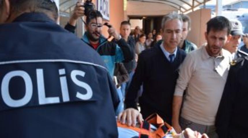 &Ccedil;anakkale'deki Trafik Kazasında Iki Polis Memuru Yaralandı