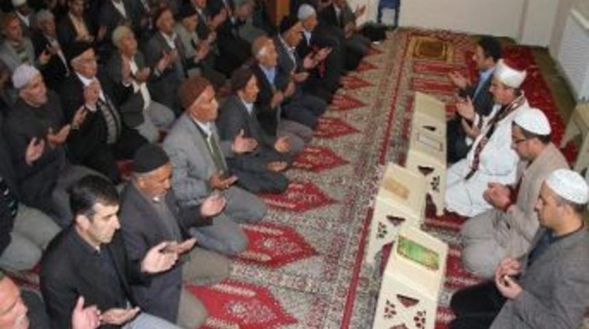 Van Depreminde Hayatını Kaybedenler İ&ccedil;in Mevlit Okutuldu