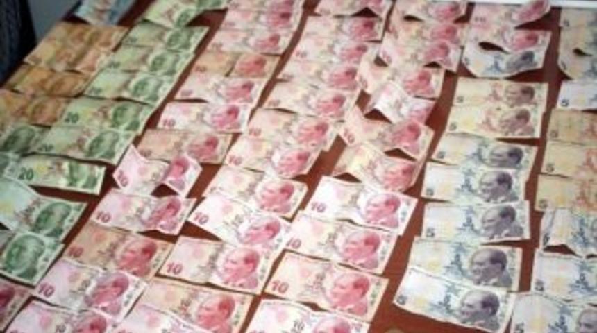 Suriyeli Dilencinin &Uuml;zerinden Bin 300 Tl &Ccedil;ıktı