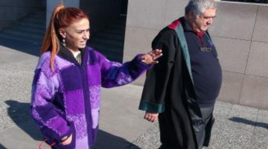 Yıldız Tilbe, Facebook Hesabının Peşine D&uuml;şt&uuml;