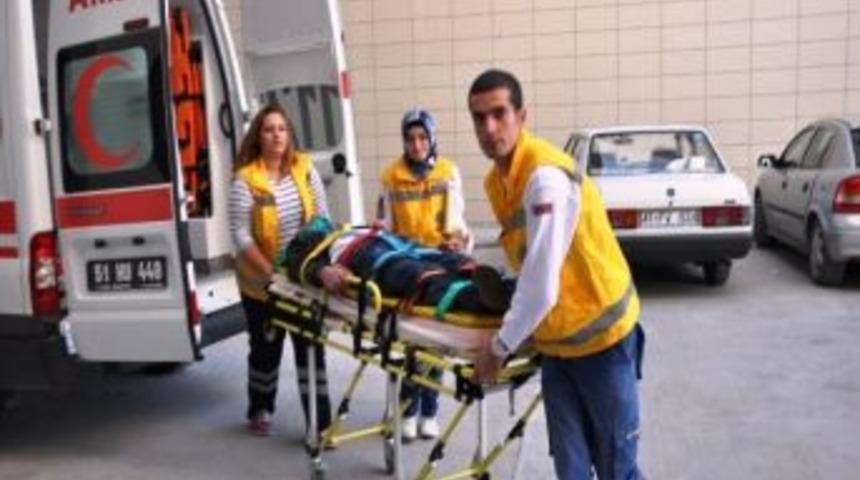 Tek Y&ouml;nl&uuml; Yolda Trafik Kazası 2 Yaralı