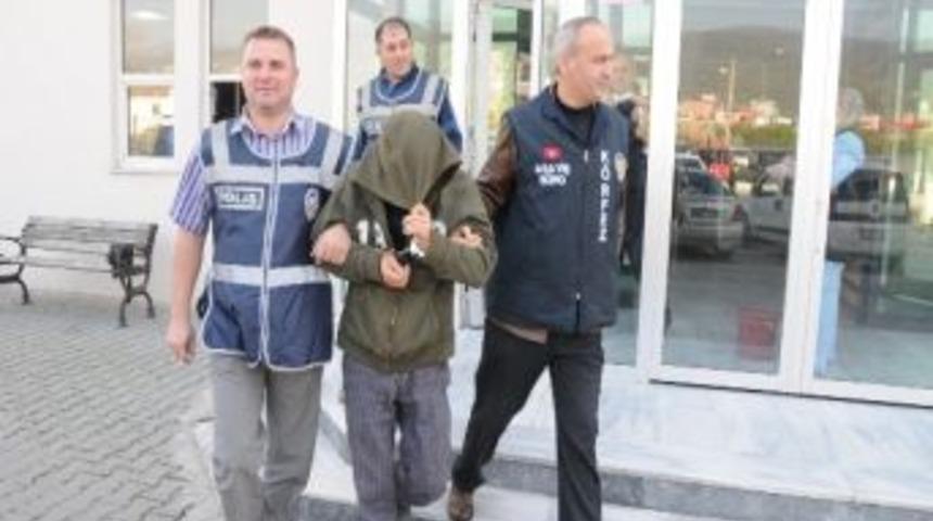 Halk Otob&uuml;s&uuml; Yankesicisi Polise Yakalandı