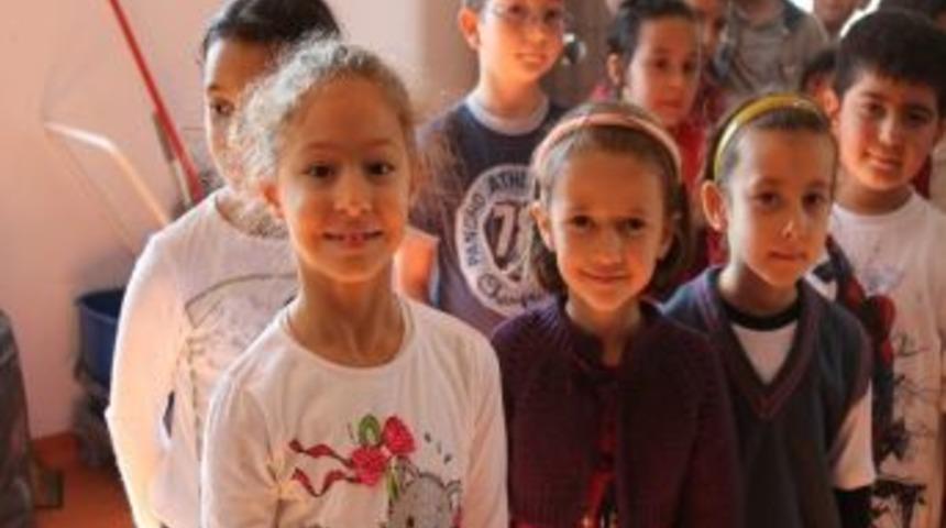 Norve&ccedil;li Ve T&uuml;rk &Ccedil;ocuklarının Yaptığı Resimler Kral Herald Ve G&uuml;l&rsquo;e Hediye Edilecek