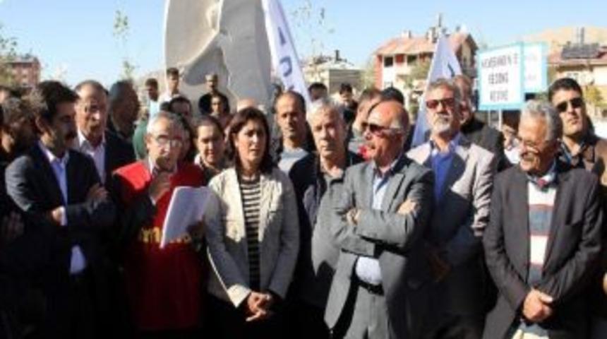 Van Depremi'nde Hayatını Kaybedenler Anıldı