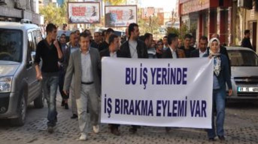 İşten Çıkarılan Işçiler DEDAŞ Önünde Eylem Yaptı