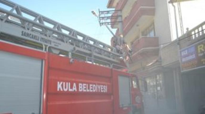 Yatak Odasında Çıkan Yangın Paniğe Sebep Oldu