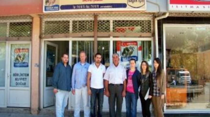 Salihli&rsquo;de G&uuml;nl&uuml;k 35 Ton S&uuml;t Toplanıyor
