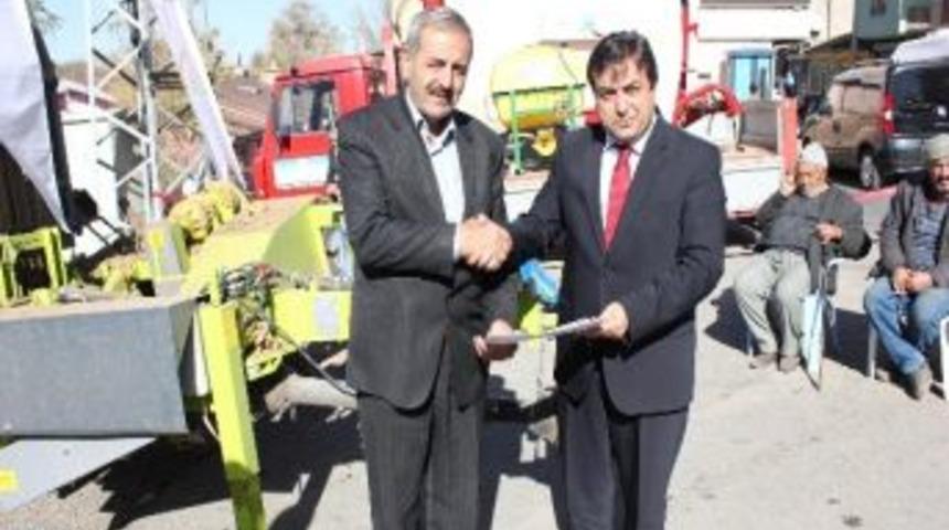 Mercanlı &Ccedil;ift&ccedil;ilere Makine Ve Ekipman Desteği