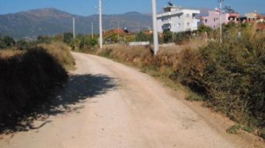 &Ouml;demiş Kuvvetli Mahallesi Asfalt Yol İstiyor