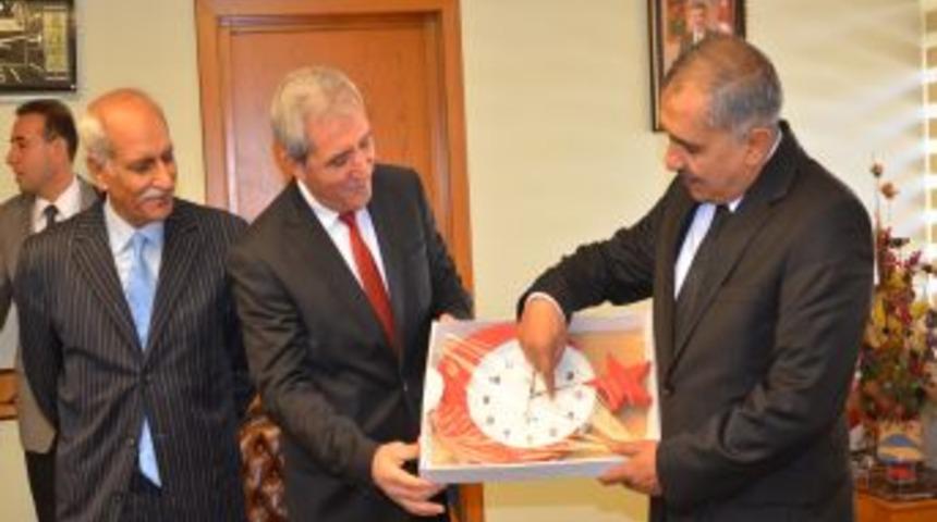 PTT Y&ouml;neticileri Vali Ko&ccedil;ak&rsquo;ı Ziyaret Etti