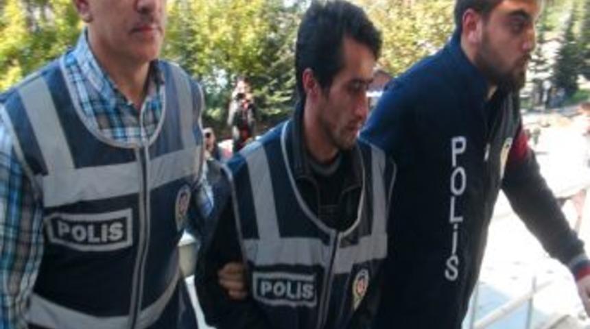 Akrabasını &Ouml;ld&uuml;r&uuml;p Bah&ccedil;eye G&ouml;men Zanlı Tutuklandı