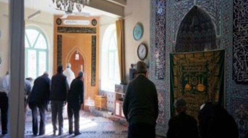 Sarıg&ouml;l'de 42 Yıldır Kıblesi Yanlış Olan Cami Yenilenecek