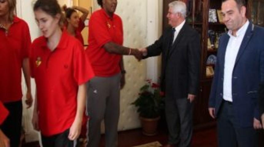 Bayan Basketbol Takımından Sedefçi'ye Ziyaret